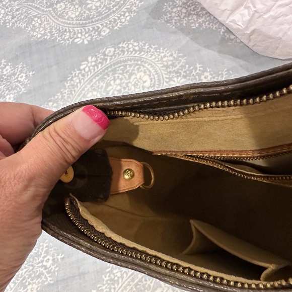 Louis Vuitton looping bag - Picture 7 of 8